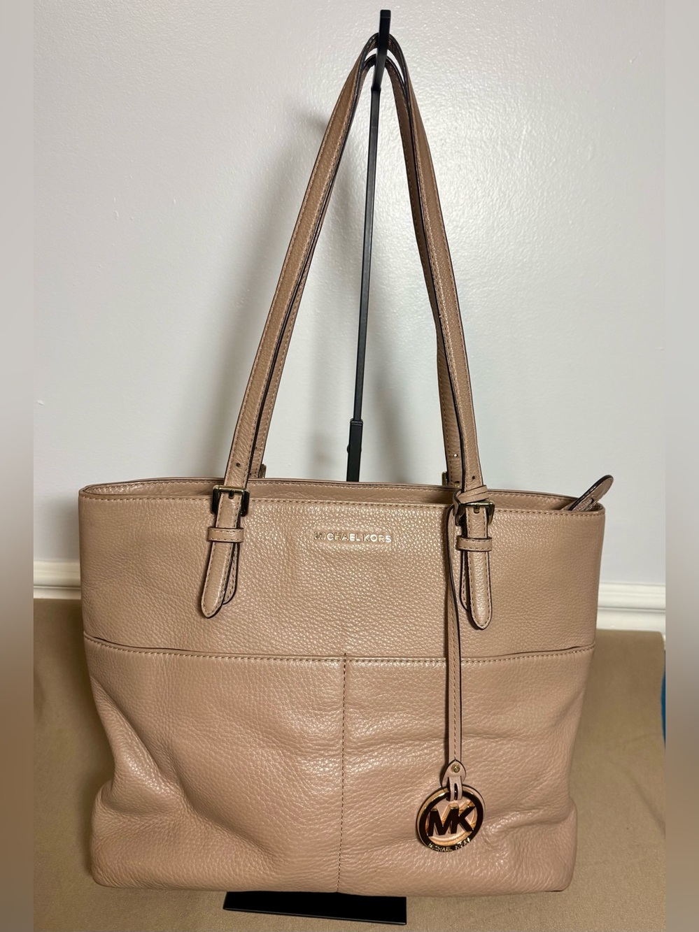 Michael Kors Bedford Medium Pebbled Leather Pocket Tote Taupe/Beige | MK Charm